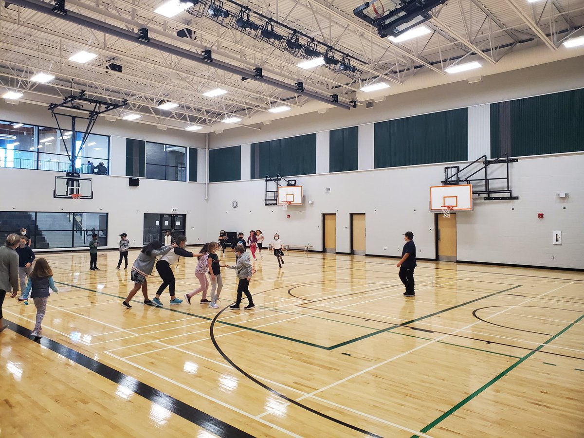 RCSPSSD's tweet image. #Physed Projector setup in big gym.  All classes brainstormed rules. 3 main themes arose safety,responsibility and fun!
