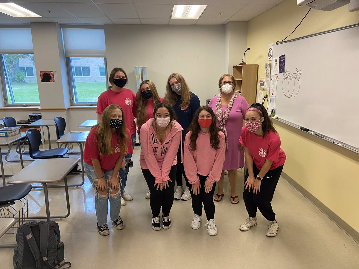 Cahill_English's tweet image. AP Sem getting our Pink on at RHS for Pink Out Day! 👚🎀😊 #Cahill125 #RHS #PinkOut #APSeminar #APSem #BreastCancerAwareness