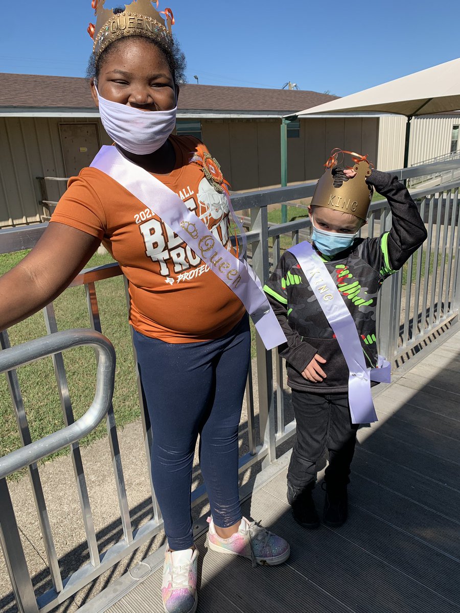jrcastillo's tweet photo. It’s great to see my wife’s class at @FMCElementary getting into the spirit of HOCO 2021! Congrats to her King and Queen! Best of luck to our #BeevilleTrojans as they take on the #LaFeriaLions tonight! @bisd_athletics @TryMeFanning1 @BeevilleISD https://t.co/cjI3vf6oGM
