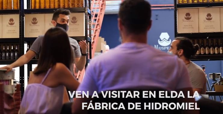 BeMuspell's tweet photo. 🤯 ¿Quieres un plan diferente en Elda? ¡Pues ven a nuestra fábrica! 🏭 Prepárate para una visita guiada llena de sabores y olores, de degustaciones maravillosas 😊 ¡Reserva ya tu plaza y disfruta de una mañana diferente!

https://t.co/0XWSFGr7IC

#bemuspell #bebediferente https://t.co/IwpArFvRFa