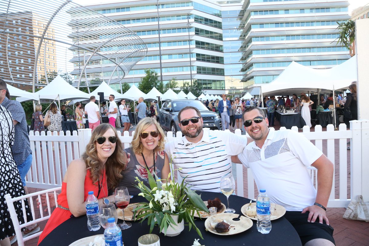There are still a handful of tickets left for tonight's event, Pork + Pinot, starting at 6!

We can't wait to be back under the lights of Cowles Commons - and on such a gorgeous night. Join us, will you?

Tickets >>> bit.ly/PorkandPinot
.
.
.
#winefestdsm