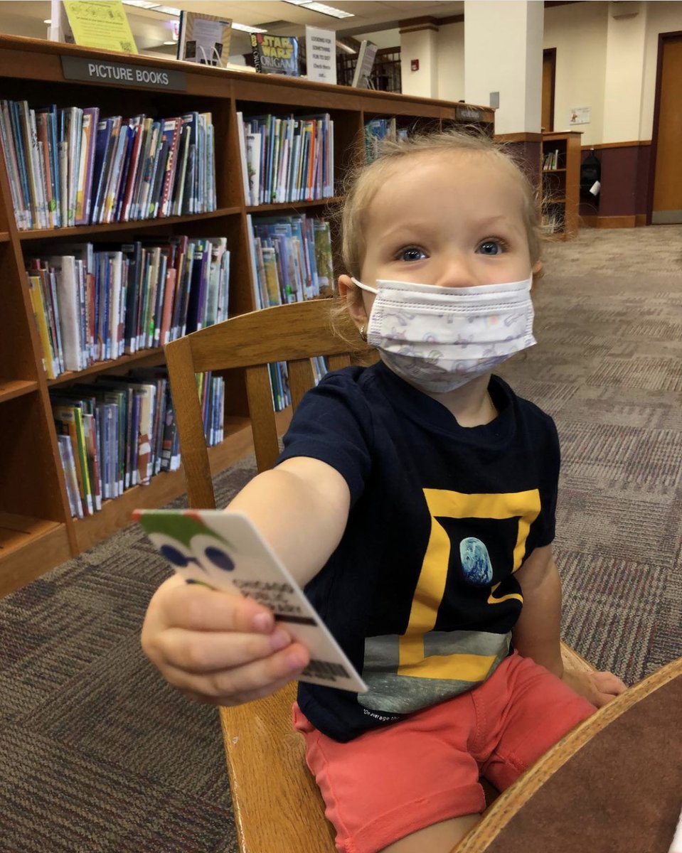 chipublib's tweet photo. We're almost in the full swing of the weekend, but first things first...it's time for a #FirstCardFriday! Meet Zelda, an enthusiastic reader who checked out a hearty stack of books with her new library card. Welcome to CPL, and happy #LibraryCardSignUpMonth! @legendofzeb ๐๐ https://t.co/lTRZK7OCnS