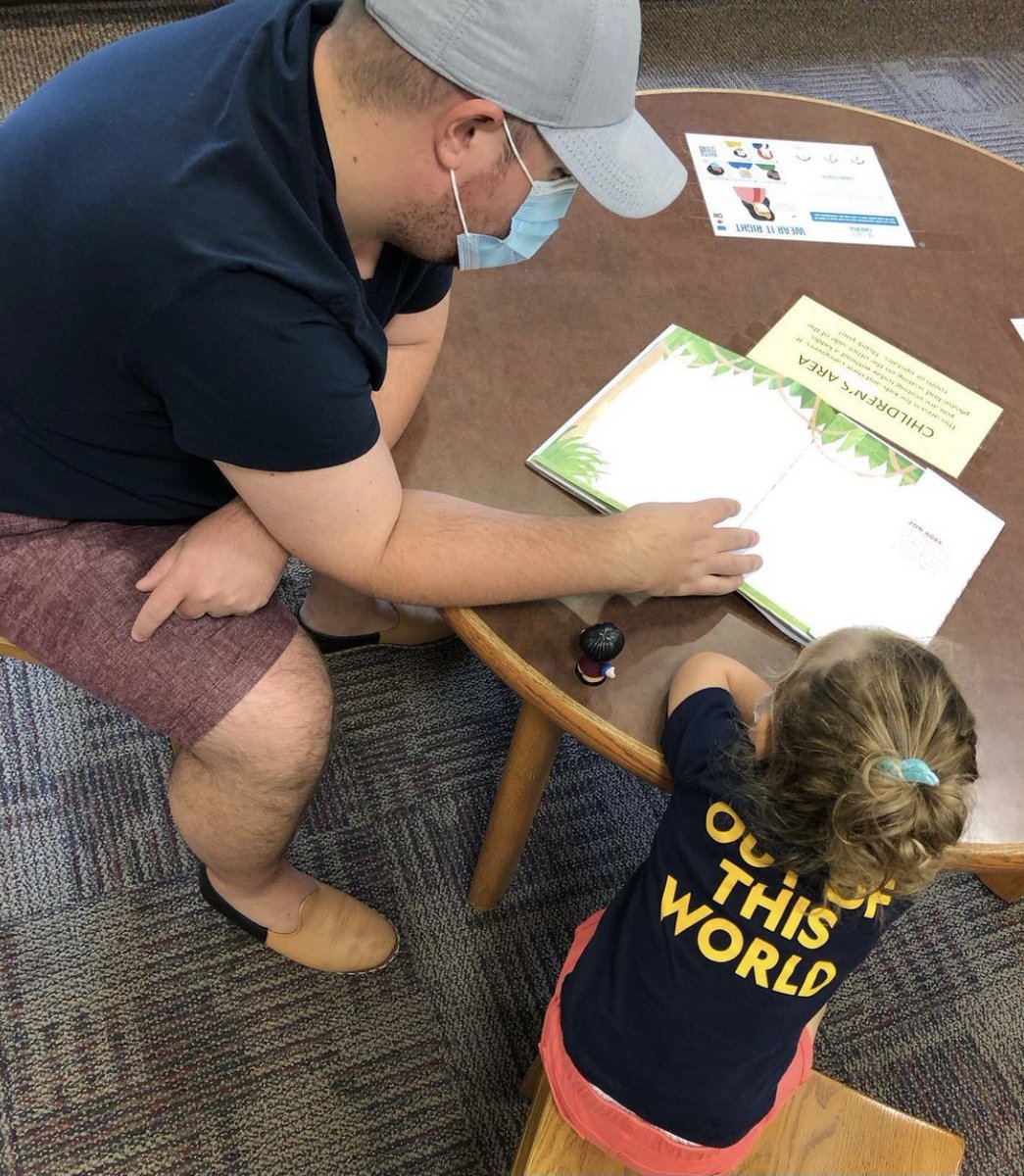 chipublib's tweet photo. We're almost in the full swing of the weekend, but first things first...it's time for a #FirstCardFriday! Meet Zelda, an enthusiastic reader who checked out a hearty stack of books with her new library card. Welcome to CPL, and happy #LibraryCardSignUpMonth! @legendofzeb ๐๐ https://t.co/lTRZK7OCnS