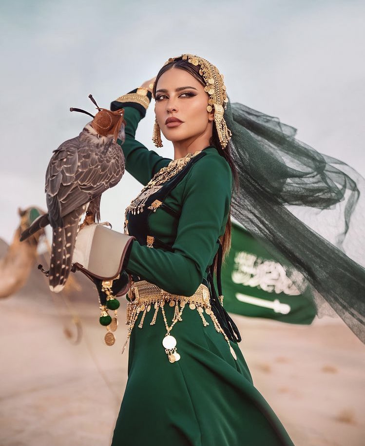 20B__'s tweet image. البنات بكل الأحتفالات دايم مُبهرين