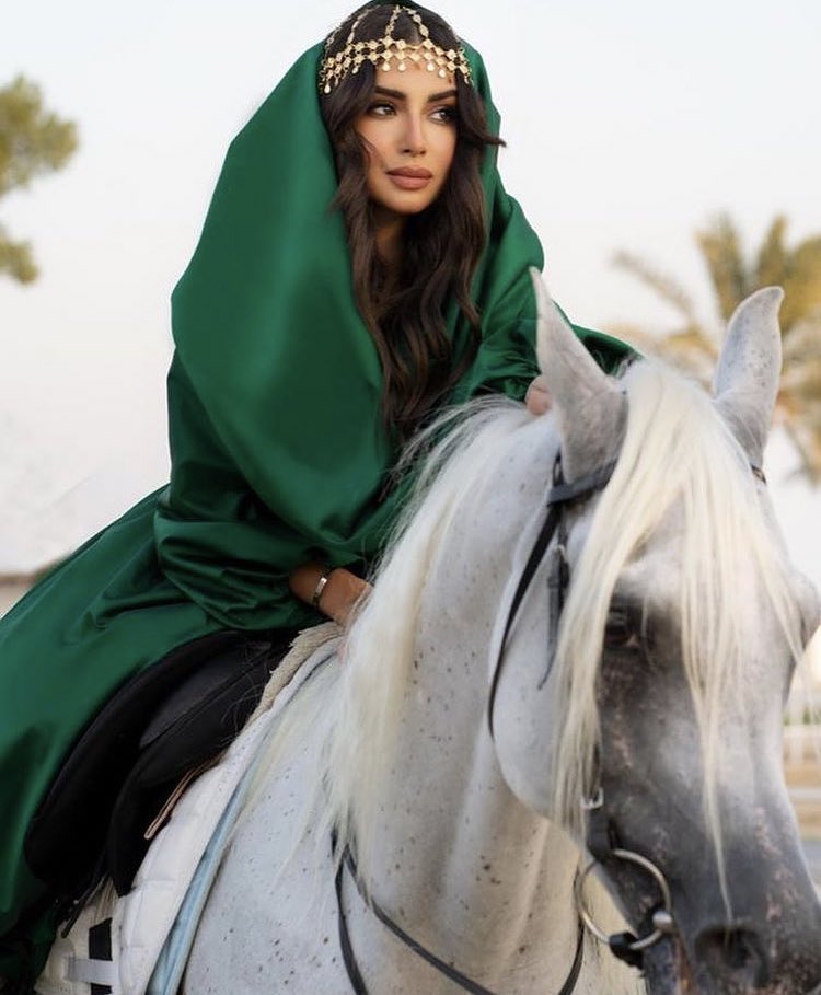 20B__'s tweet image. البنات بكل الأحتفالات دايم مُبهرين