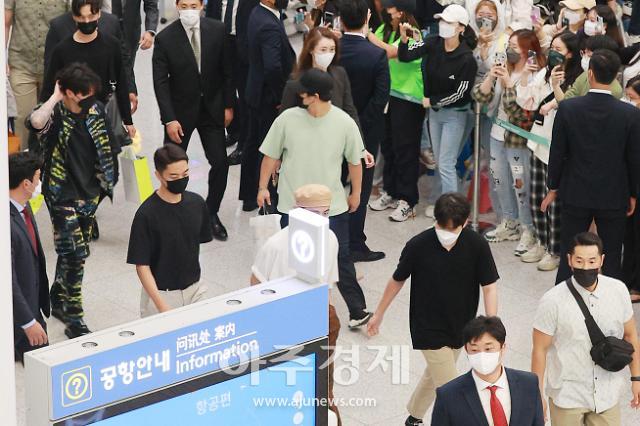 Enteral_army's tweet photo. Welcome back! Tho I am not in korea but who cares! Welcome back home! Take alot of rest love you #BTS #BTS_twt #WELCOMEBACKBTS #btsback #welcomebacktokorea https://t.co/d1rmwDAsoA