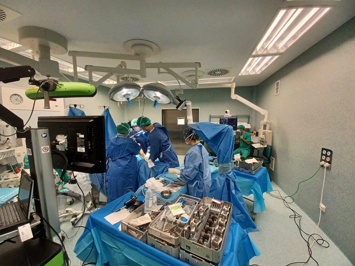 Proximie's tweet photo. Today at the 8th Joint @aeartroscopia and @serod_sociedad Congress, the @MBA_eu team used Proximie to broadcast a live total knee arthroplasty. 

Find out more: https://t.co/D1XVvGlgUh

#aeaserod2021 #29enfermeriaeaserod #BalanceBot #OMNIBotics https://t.co/F6z4Ii4pUG