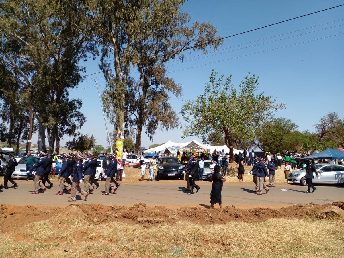 DelavegaYose's tweet photo. Johannesburg Mayor layed to rest In Fine town Lanasia South https://t.co/vHiukPVwDK