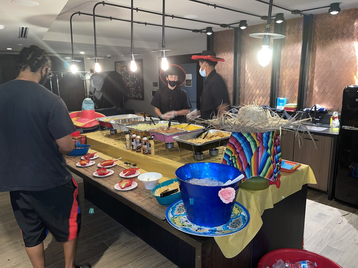 TheBatleyApts's tweet photo. Last night The Batley collaborated with #xfinitycommunities on Taco Thursday🌮😋 to celebrate Hispanic Heritage Month! Continue following our page to see future events❗️#TheBatley #unionmarketdc #tacothursday https://t.co/VRGFGnXCua