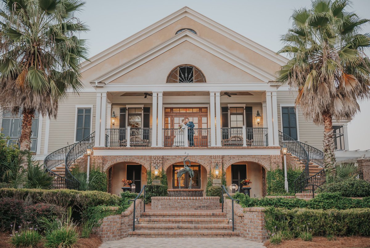 kothphotography's tweet photo. Great location to shoot a wedding!
__________ 
📷@NikonUSA #Nikon #D850
📸@TamronUSA #Tamron #35mm
🖥@ViewSonic #ViewSonic #VP2771
🌈@Calibritecolor #i1Studio
📱@Wacom #IntuousPro
🎒@thinkTANKphoto
🔋@MahaEnergy https://t.co/mIv6XbVvQ4