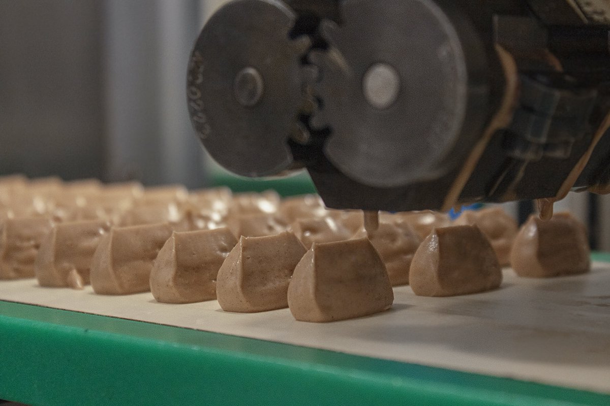 “Il laboratorio si è riempito dei profumi della Sicilia, e noi ci siamo fatti trasportare dalla spuma di mare delle saline, nella terra generosa degli aranceti, dal profumo del mallo verde delle mandorle fresche.“ Siete pronti? #guidogobino