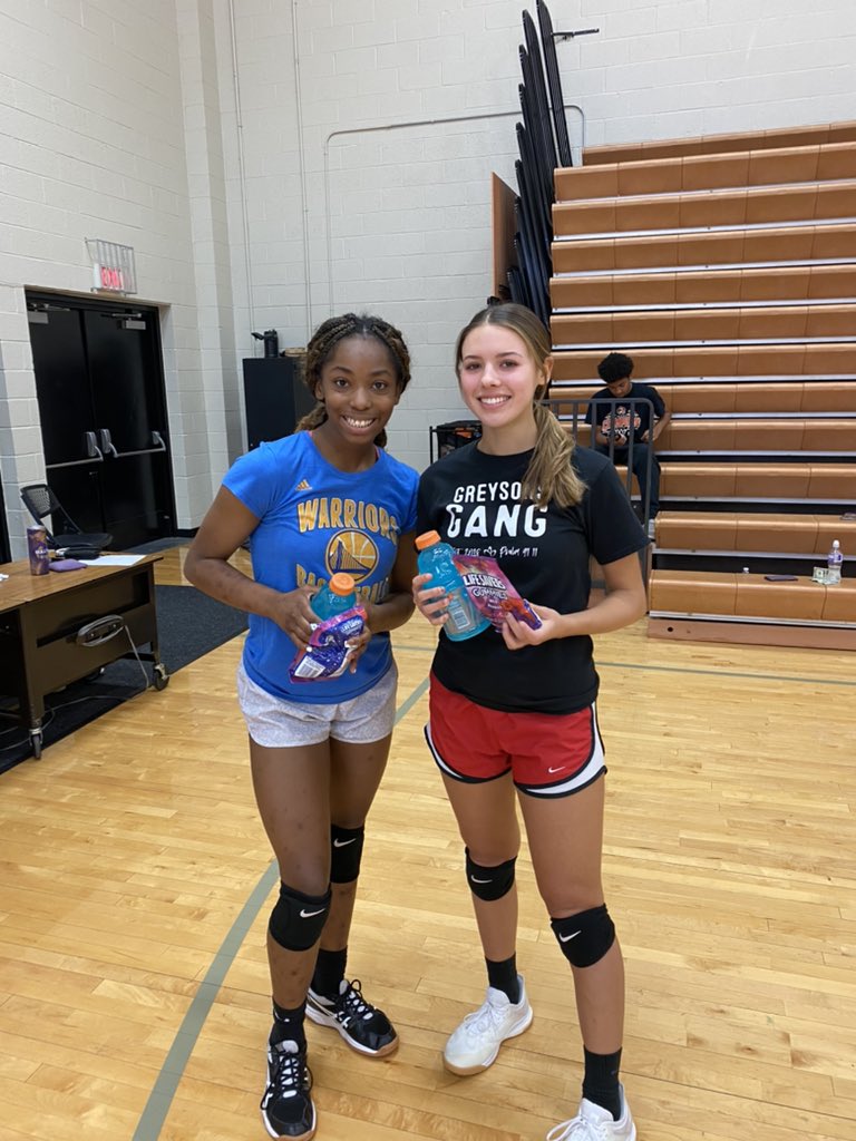 ACHSVBALL_'s tweet photo. Never stop learning. Never stop leading. Voted by their peers…leader on and off the court is Junior Libero @MikaMunson and most improved is Freshman MB Saliyah Johnson. Way to go girls! #competetobeat #ArkCitySTRONG https://t.co/AEjKzjiNx3