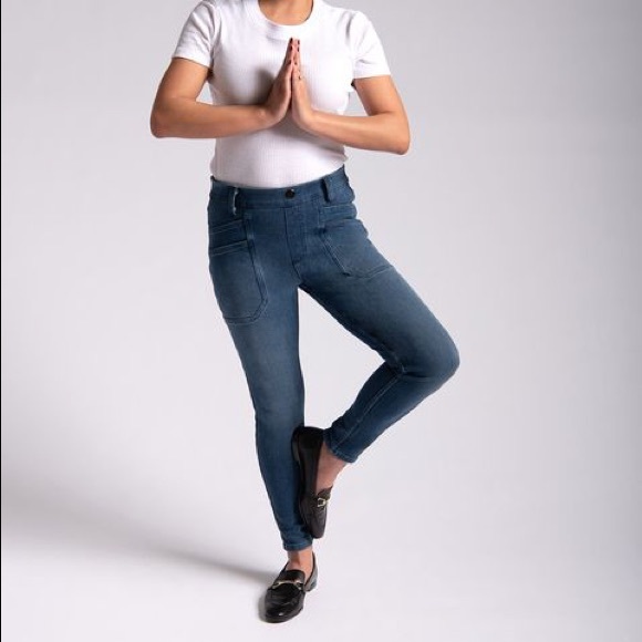 debskick's tweet photo. So good I had to share! Check out all the items I'm loving on @Poshmarkapp #poshmark #fashion #style #shopmycloset #betabrand #whitehouseblackmarket: https://t.co/pJG1UypNvP https://t.co/QfS5iw8ykc