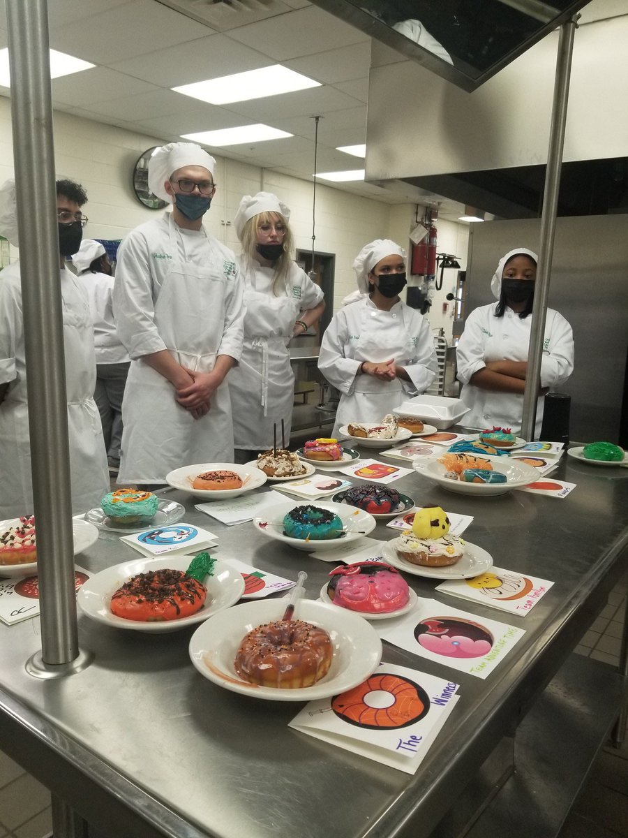 GraysonProgram's tweet photo. It’s great when learning is this fun! See how our Culinary Arts and Graphic Design Programs teamed up for a Collaborative Donut Design Project! Thank you Chef Garrett and Ms. Bailey for making learning exciting at Grayson Tech! #CTE https://t.co/YlnaGgh7mp