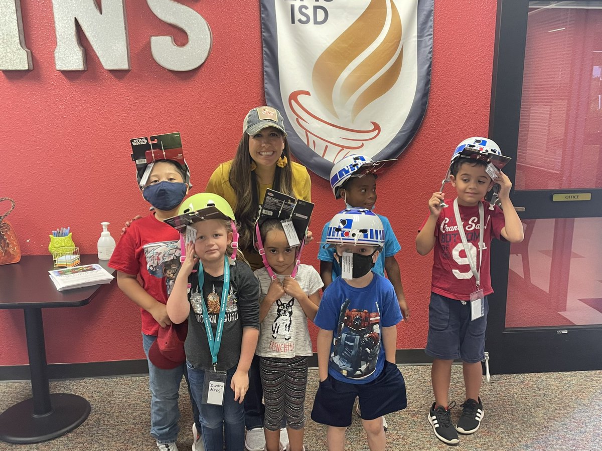EESPRIDE's tweet image. Congratulations to these kiddos who won a bike helmet at the PTA Family Picnic raffle! #Weareelks