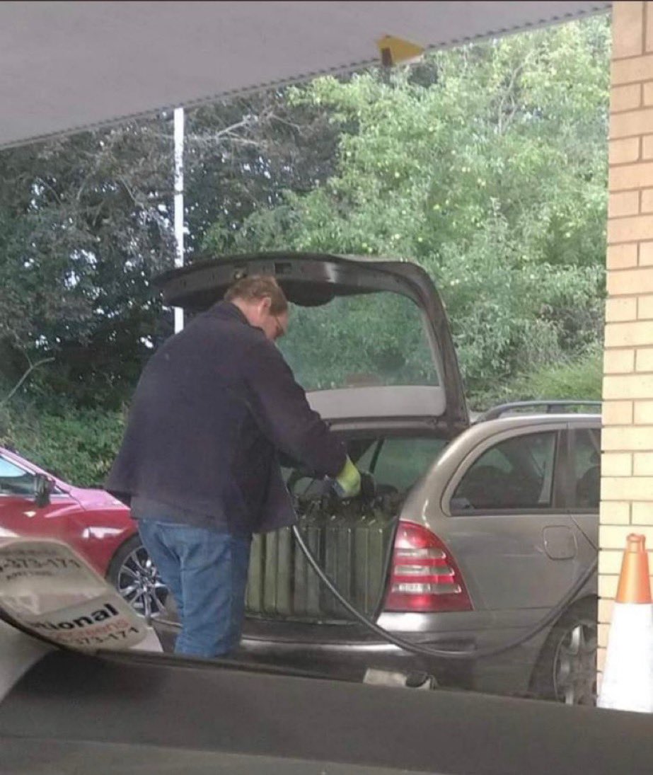 exRAF_Al's tweet image. Spot the BBC News viewer.