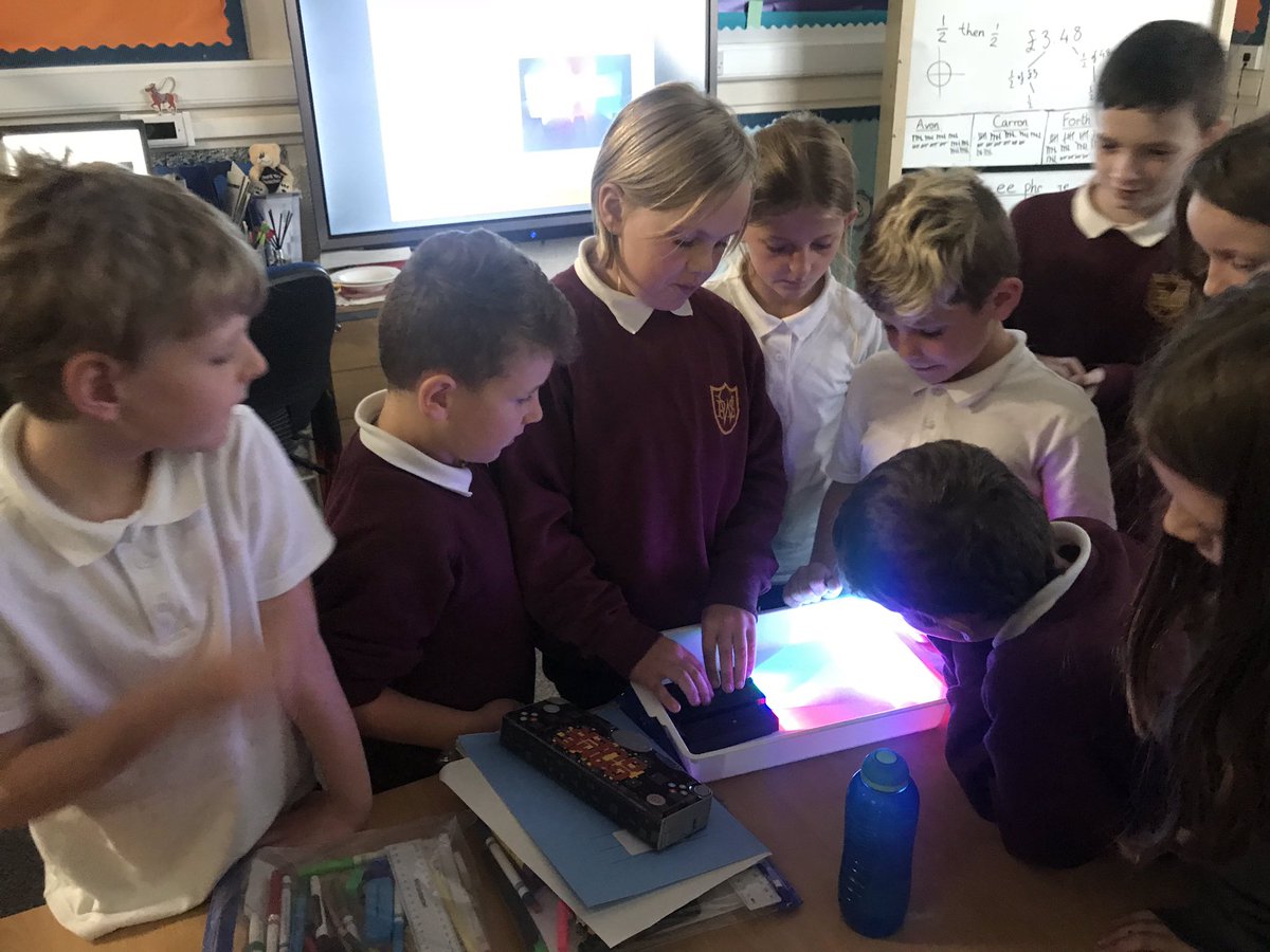 Finally- we learned more about how we see. We carried out an experiment using 3 different lights- red, blue and green. We were amazed by the different colours we could make with them. We also learned more about optical illusions and why we see things that aren’t always there 👀