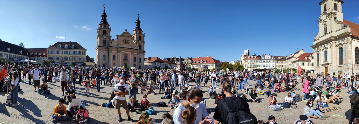 jodospes's tweet photo. @FridayForFuture Ludwigsburg: der Marktplatz war voll! https://t.co/fczS7coKIu
