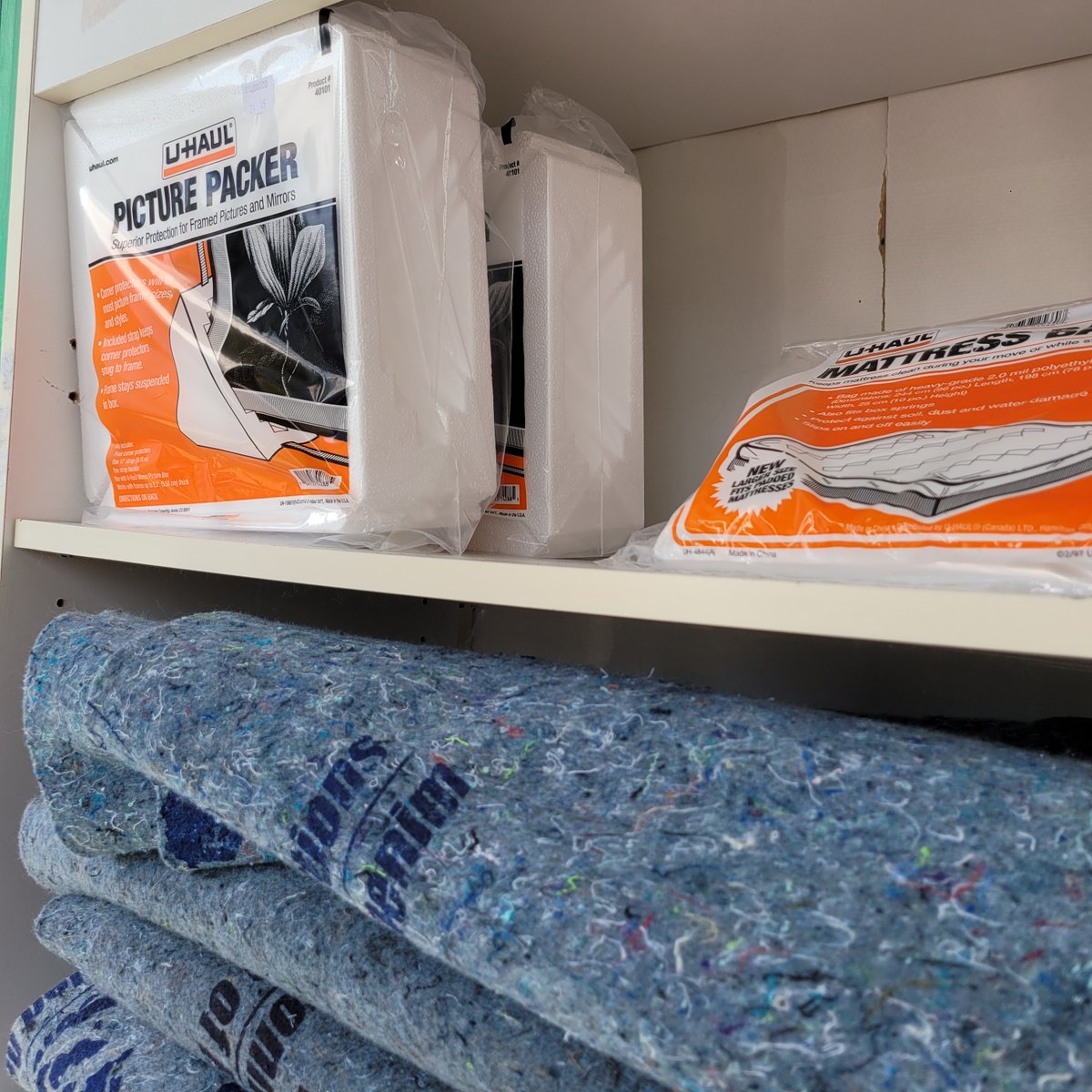 PetstuffontheGo's tweet photo. Did you know Petstuff on the Go is also a certified U-Haul Dealership!
We sell boxes of all sizes to bubble wrap, packing tape, locks and more.
Stop by our store and dealership at 139 Main Street in Dartmouth to help your next move go smoothly. https://t.co/bVwA43QTwP