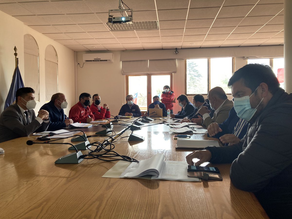 La unidad y coordinación es fundamental para enfrentar la sequía. Hoy informamos y analizamos con los alcaldes las medidas de mitigación que tienen <a href="/MinagriCoquimbo/">Minagri Coquimbo</a> y <a href="/MOPCoquimbo/">Seremi MOP Coquimbo</a>. Trabajar con los municipios nos permitirá llegar a cada una de las familias afectadas.