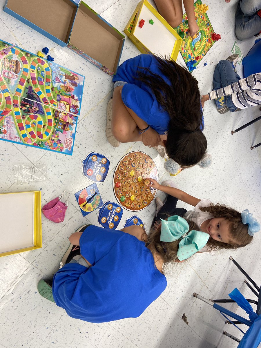 It definitely is a Fun Friday for 4th grade! Playing games and working on social skills with Pre K before lunch. Happy Friday! <a href="/fainrockets/">Fain Elementary</a> <a href="/WFISDschools/">Wichita Falls ISD</a>