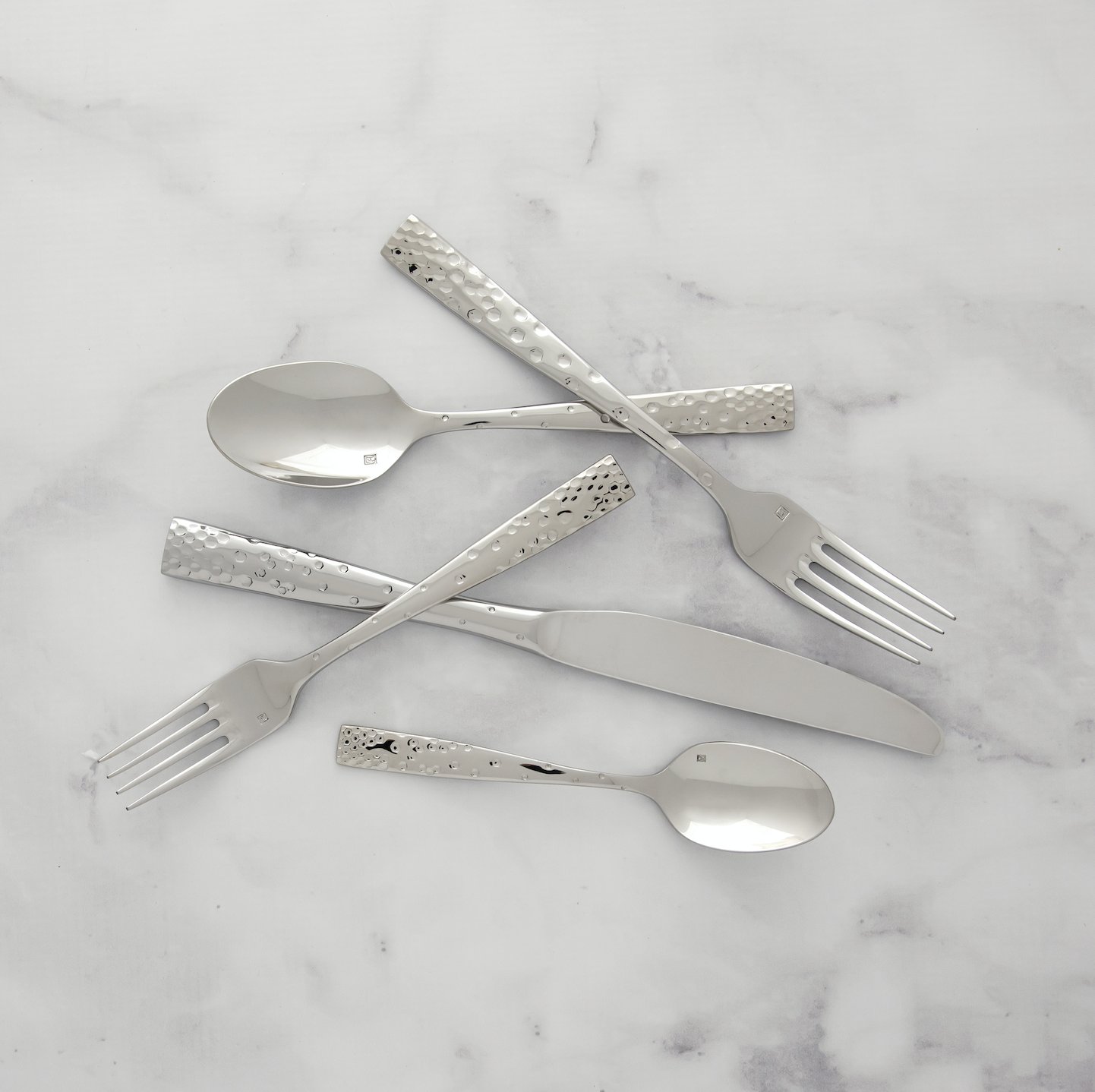 Neil Lane Jewelry on X: Neil Lane flatware by @fortessatableware dresses  your tablescape in sophisticated style Visit @bedbathandbeyond to shop!⁣  #neillane #fortessa #tableware #dinning #dinnerparty   / X