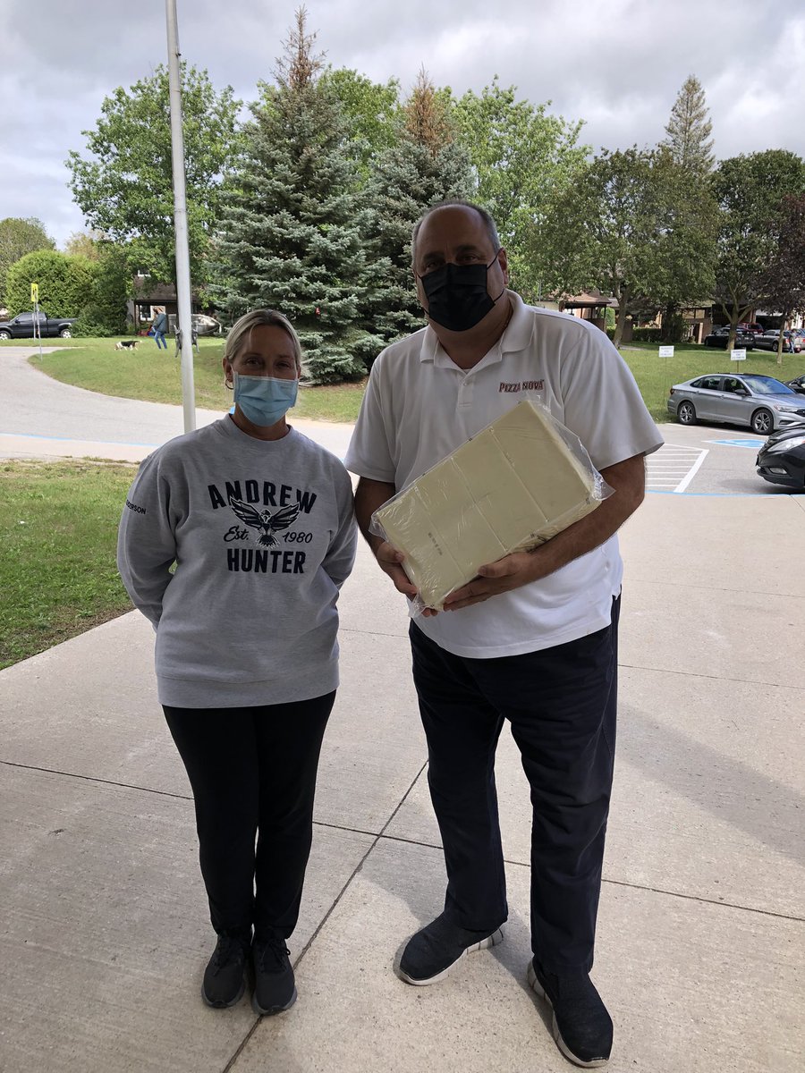 AndrewHunterES's tweet photo. Andrew Hunter has generous community partners. Thank you Pizza Nova for the mozzarella cheese! #eatwelltoexcel @SCDSB_Schools @CharleneScime https://t.co/wmOTW84h1r