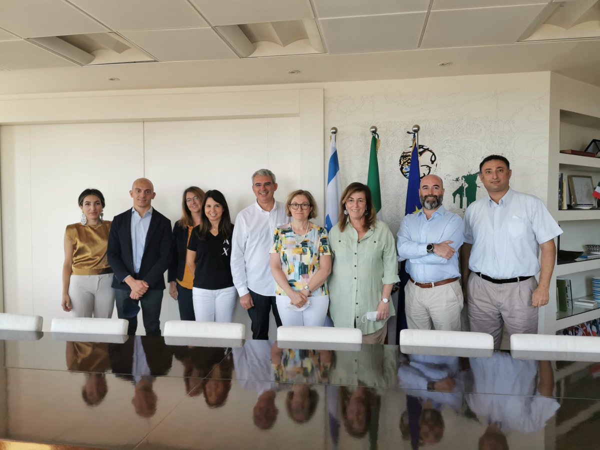 “Sono stati quattro anni entusiasmanti e di arricchimento personale che resteranno per sempre nei nostri cuori e nella nostra memoria. Abbiamo lavorato intensamente per rafforzare le relazioni bilaterali”
Leggi la lettera di commiato dell’Amb. Benedetti 👉🏻 ambtelaviv.esteri.it/ambasciata_tel…