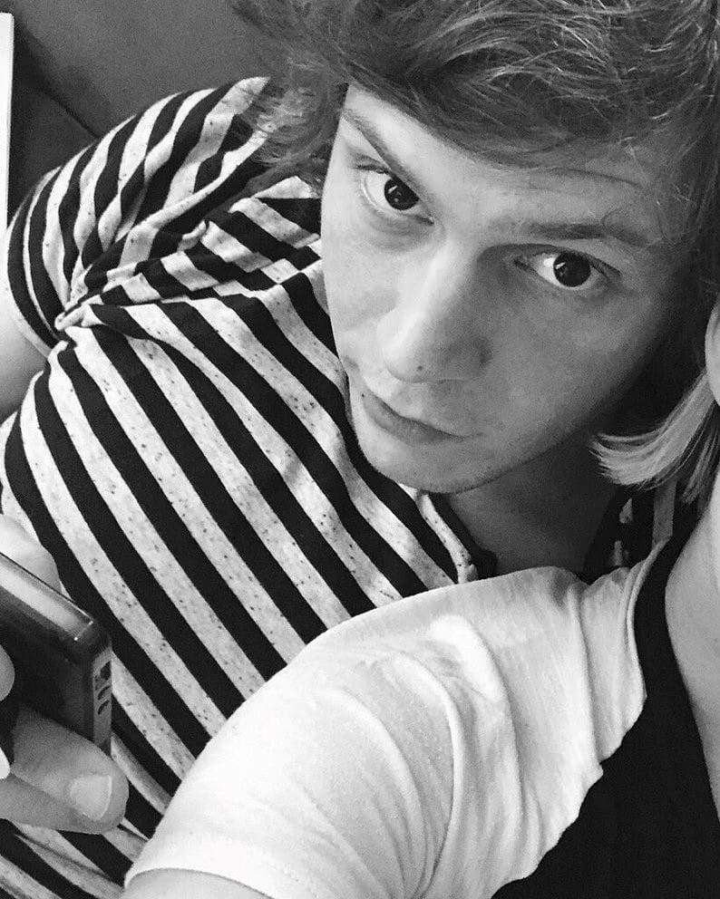 FireOfTargaryen's tweet image. ⓘ this user is happy because of Evan Peters.