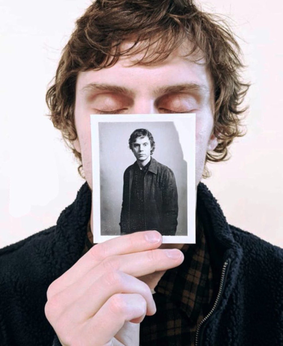 FireOfTargaryen's tweet image. ⓘ this user is happy because of Evan Peters.