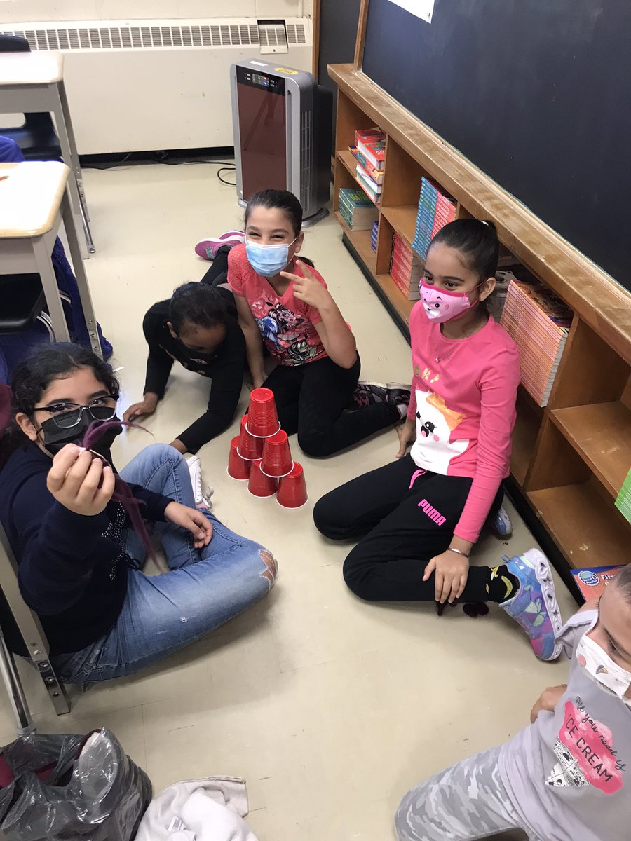 Teamwork makes the dream work! Kicking off this lovely Friday with a STEM challenge. #risktaker <a href="/GlenwoodGriffin/">Glenwood Griffins</a> <a href="/MsAwender/">Ms Awender</a>