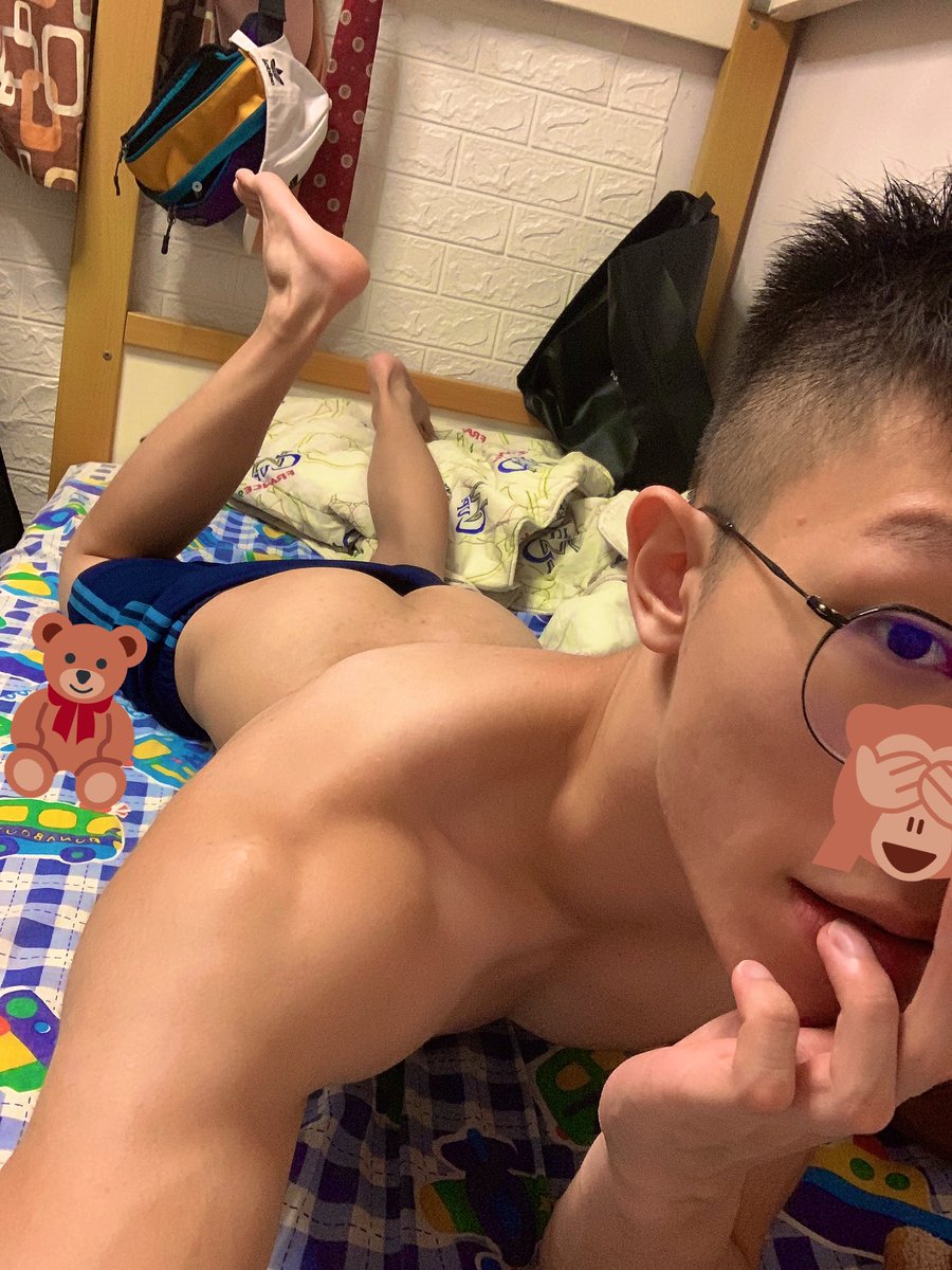脫一半就懶🤪
半夜就是想要搖擺😚
累了就躺
抱了就睡
👅🍆🍑🙊

週末快樂唷🥳