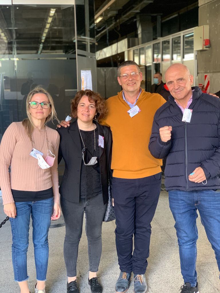 jlespert's tweet photo. Con @CarolinaPiparo @florenciadefeo1 y @RicardoBayesLp apoyando a nuestros fiscales en el escrutinio definitivo en La Plata. https://t.co/3VjsEFIJce