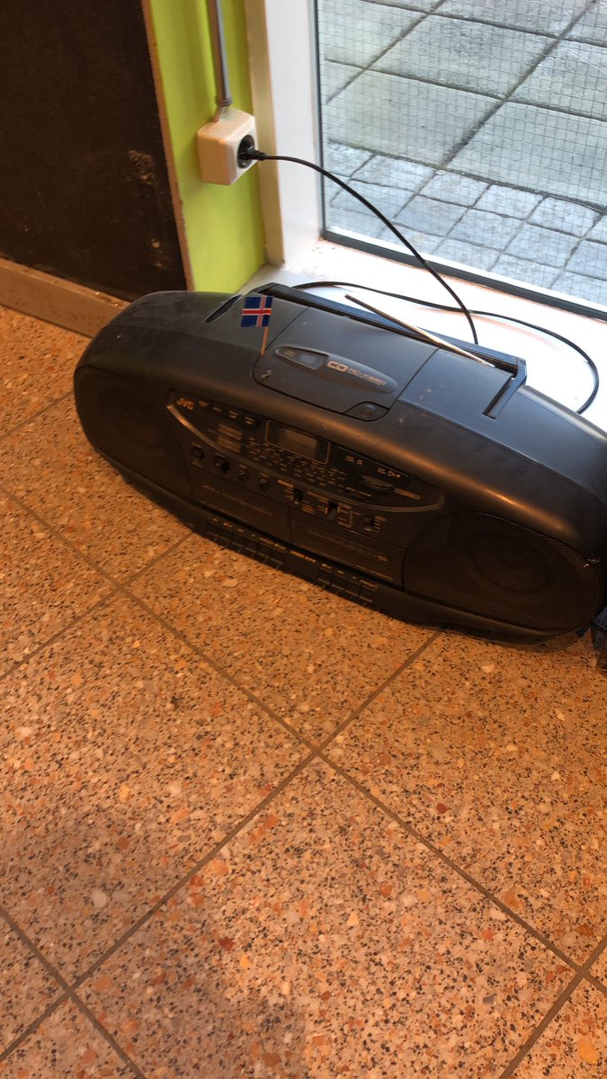 Í Heiðrúnu er þetta strangheiðarlega tæki við kassana. Hver er sagan?