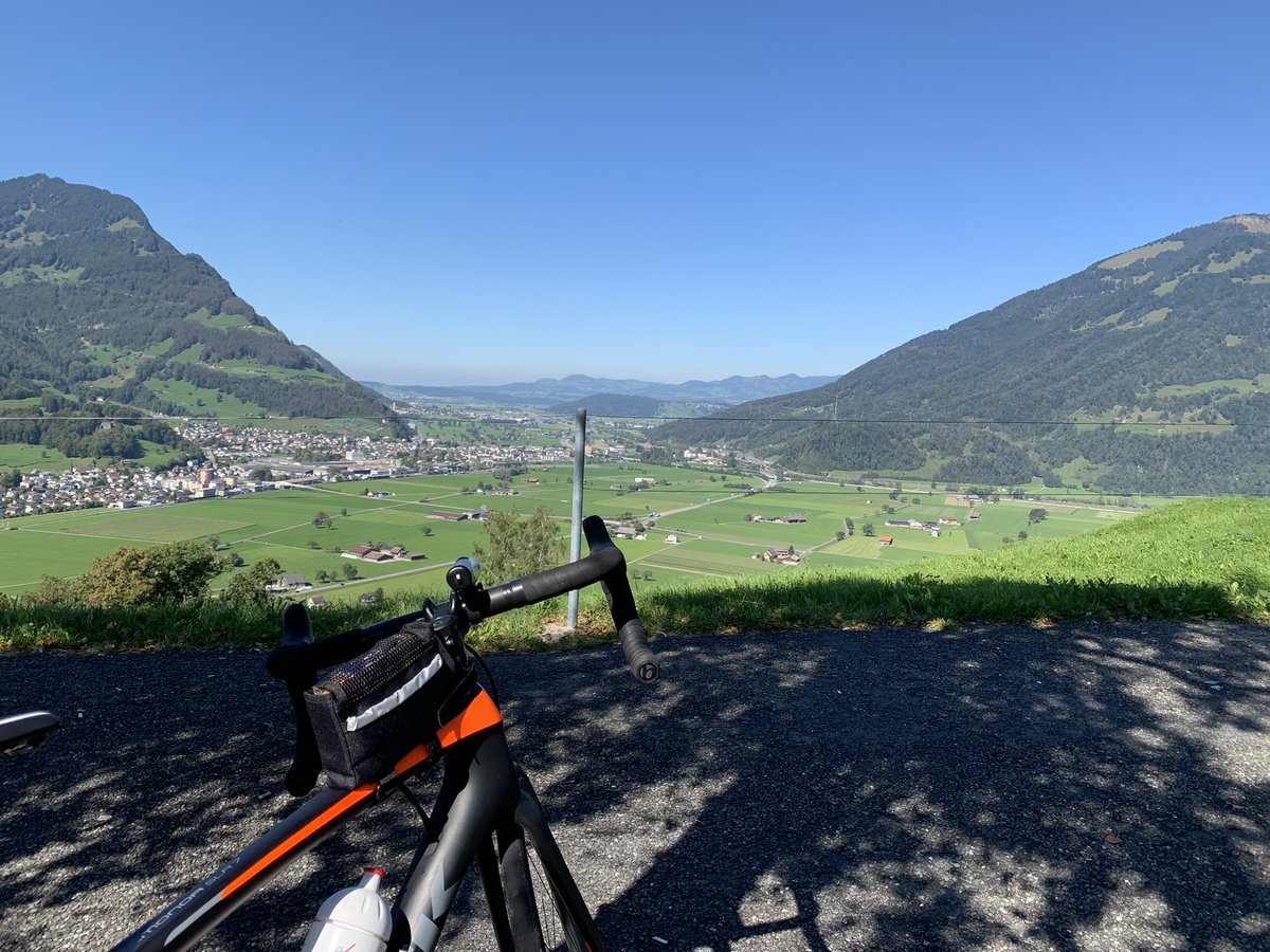 BRizzardi's tweet photo. Schön wars ! Habe optimale Bedingungen erwischt. 🚴♀️☀️
#renner #trek #buchenegg #kerenzerberg #flums #campinghöfli https://t.co/XdqB98idnQ