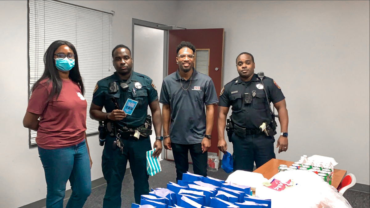 UaVhtx's tweet photo. Throwback to UAV's TSU PD Appreciation BBQ! Here at Urban Academic Village, we appreciate and support our Public Safety and Police Department! 

.
#UAVatTSU #UrbanAcademicVillage #TxSU #TSU #TSUPD https://t.co/F0UAuCskjf