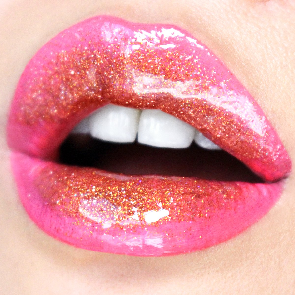 Pop_Beauty's tweet photo. Creatively using our colour collections is our superpower & Power Pink Permanent Pout is a #POPPerfect source of inspo! A few dabs from the Fire Fit Lightshow Palette elevates the look while the high-shine gloss, Fuchsia Freesia Plump Pout skyrockets this lip look to the moon! π https://t.co/U5uVE1h65B