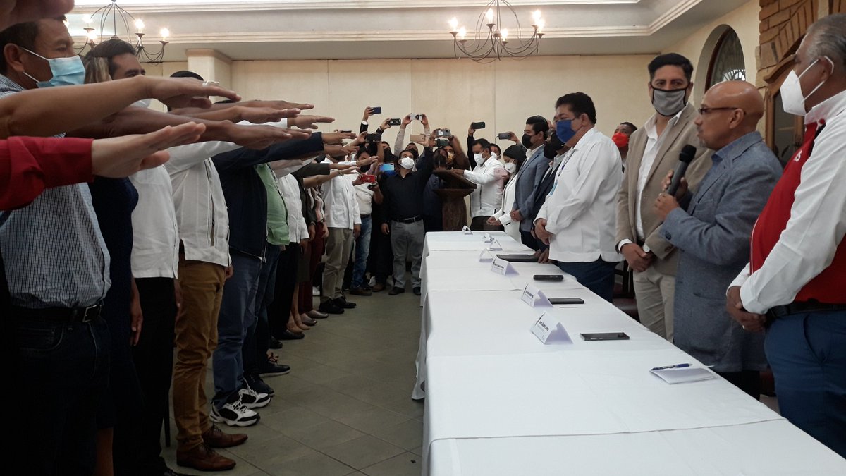 rioax74's tweet photo. En el Consejo Nacional Laboral #ConLabor no hay lugar para traidores ni desleales, en Oaxaca somos 38 mil afiliados de 6 sindicatos que quedaron desamparados; aseguró @DavidAguilarH. @alejandromurat @InformandoAOaxa @AmpmOaxaca @Miguel_A_LunaLo https://t.co/OWUTJUUQCV