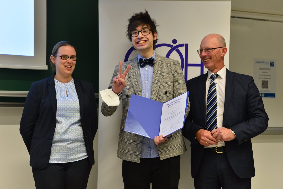 RompelLab's tweet photo. #Congrats to our group member @EliasTanuhadi on receiving a Monatshefte Best Paper Award 2019 from the Austrian Chemical Society for his great #POM paper #GOECH 🥳🍾 what a nice way to end his studies #PhDone @univienna  &amp; shout-out 2 @Springer_Chem for financial support😄 https://t.co/wpSJPjtsFv
