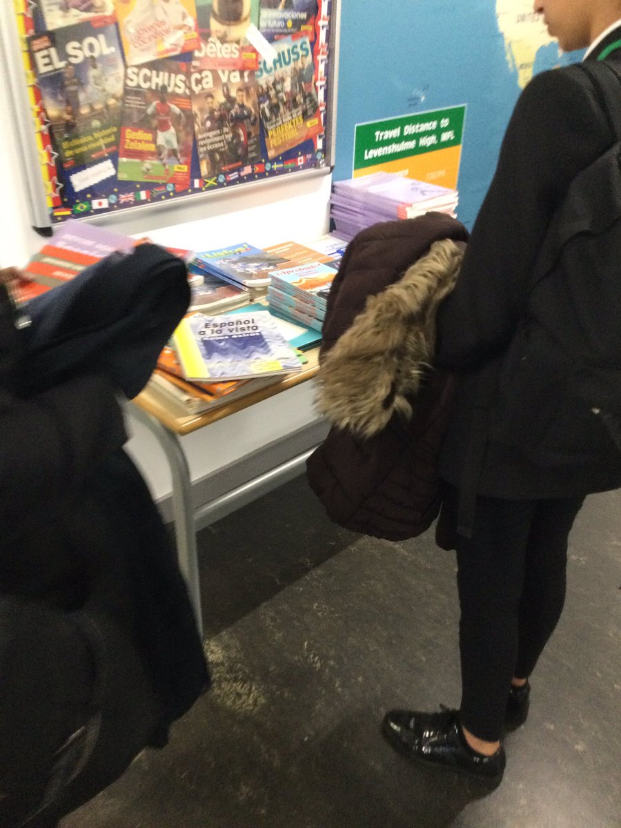 Levenshulme_MFL's tweet photo. سلام  Day 5 of Languages Week! Today was our big MFL book fair - so good to see so MANY students finding books to help their studies! Pleased they are going to good homes! There was a real buzz in the air - here’s our Urdu, Spanish and French stalls. 🇵🇰 🇫🇷 🇪🇸 📚 @Levenshulmehigh https://t.co/l8ZM6WJyYO
