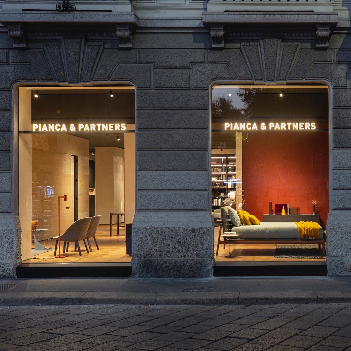 soluarquitect's tweet image. #PiancaAndPartners, de la que forma parte #oikos, se centra en #proyectoscontract y organizó #EmergingLInes durante #supersalone y #milandesignweek para jóvenes talentos. La expo tb mostraba #puertasblindadas personalizadas como #Synua en gran formato y Tekno con #piedranatural