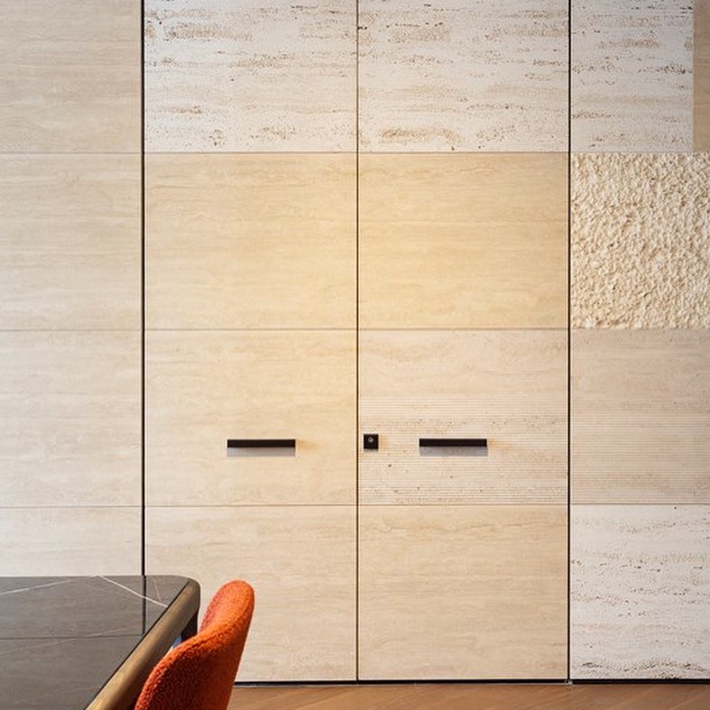 soluarquitect's tweet image. #PiancaAndPartners, de la que forma parte #oikos, se centra en #proyectoscontract y organizó #EmergingLInes durante #supersalone y #milandesignweek para jóvenes talentos. La expo tb mostraba #puertasblindadas personalizadas como #Synua en gran formato y Tekno con #piedranatural