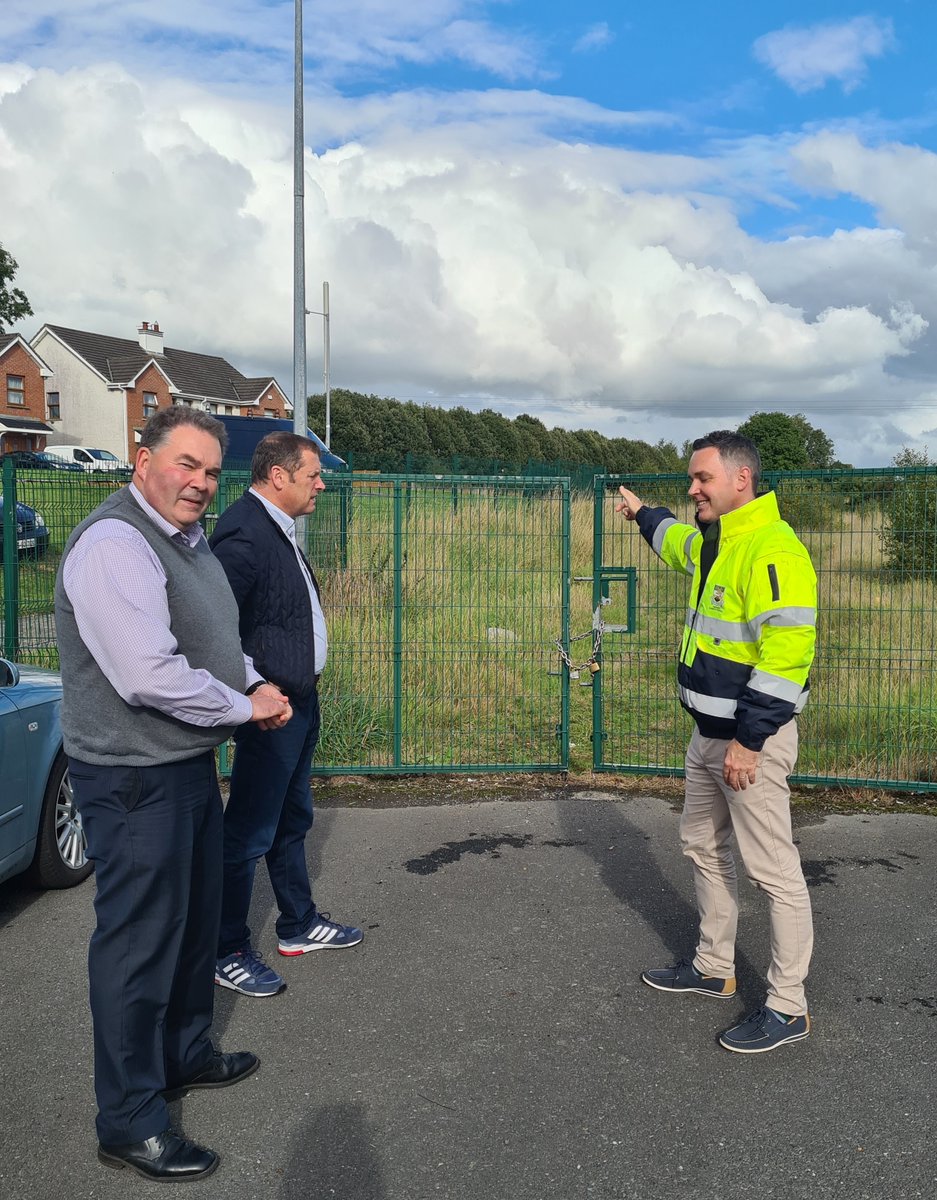 Barry CowenTD and myself joinned Area Engineer Mark Mahon on a tour of the road works in Edenderry The Granary Court link road from Fairgreen to JKL Street, Competition date is the end of October. The road linking Carrick Road to Clonmullen is due to commence October 11th.