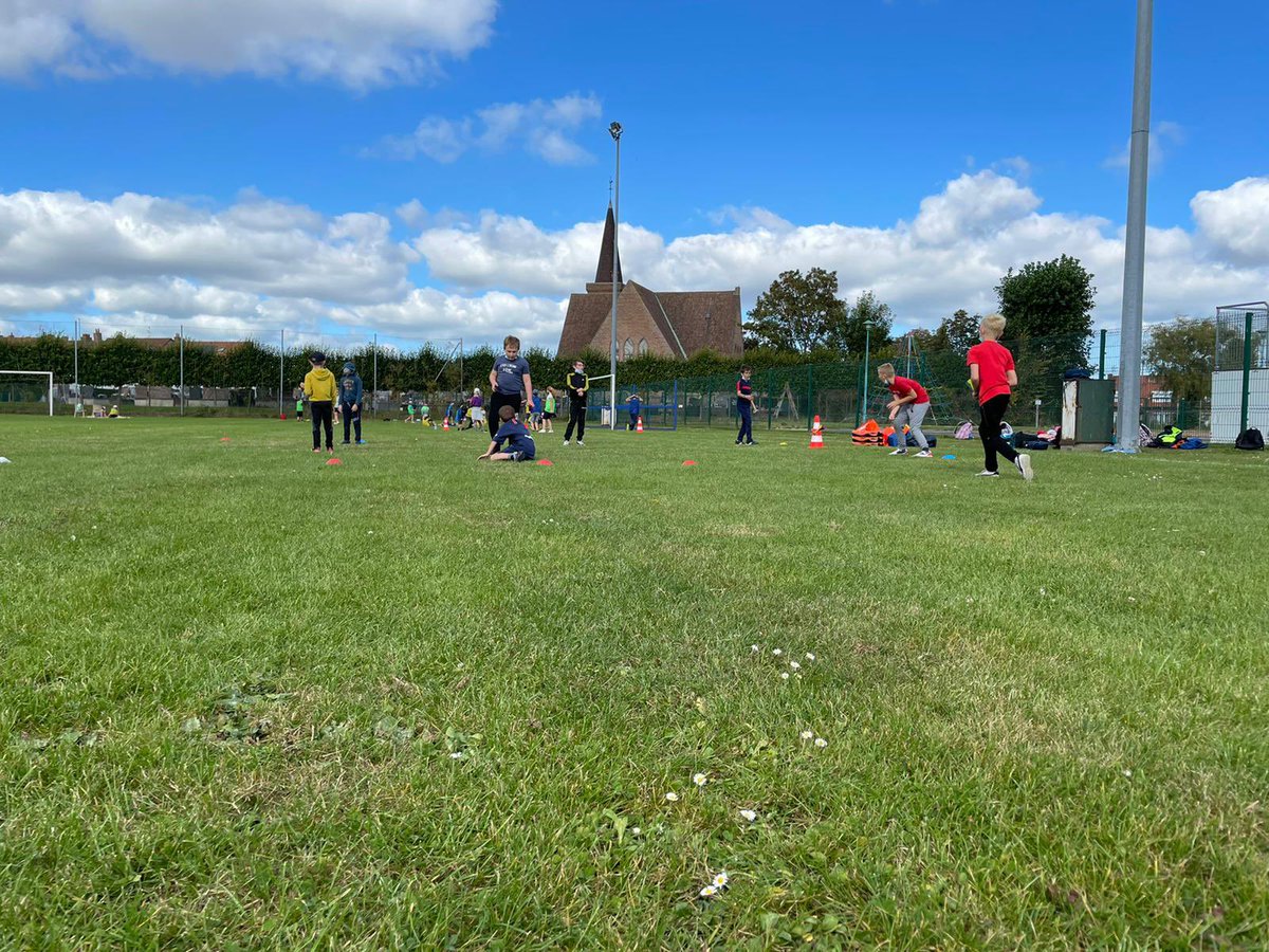 USEP59's tweet photo. Rien de mieux qu’une belle #JNSS2021 ensoleillée ☀️ à #spycker pour finir cette belle semaine d’activité dans le @departement59 !
Merci aux enfants, enseignants et animateurs et à très bientôt ! 💪
#usep @AcLille #sport @USEP59 https://t.co/l3dlhDvUp4