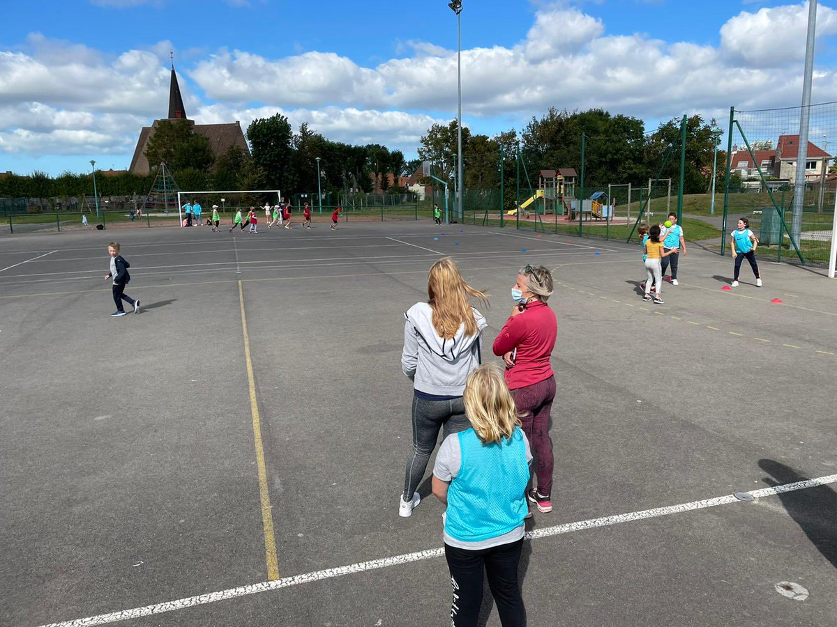 USEP59's tweet photo. Rien de mieux qu’une belle #JNSS2021 ensoleillée ☀️ à #spycker pour finir cette belle semaine d’activité dans le @departement59 !
Merci aux enfants, enseignants et animateurs et à très bientôt ! 💪
#usep @AcLille #sport @USEP59 https://t.co/l3dlhDvUp4