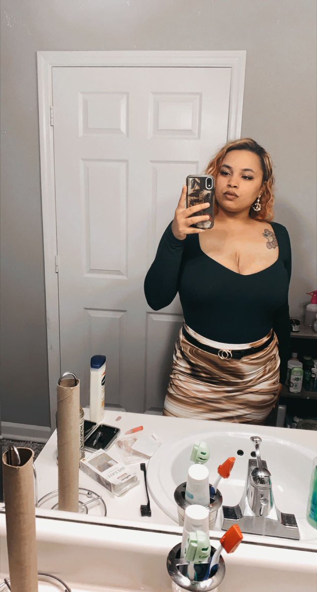 _PrettyHeart's tweet image. Cognac kisses make you crazy 🥴