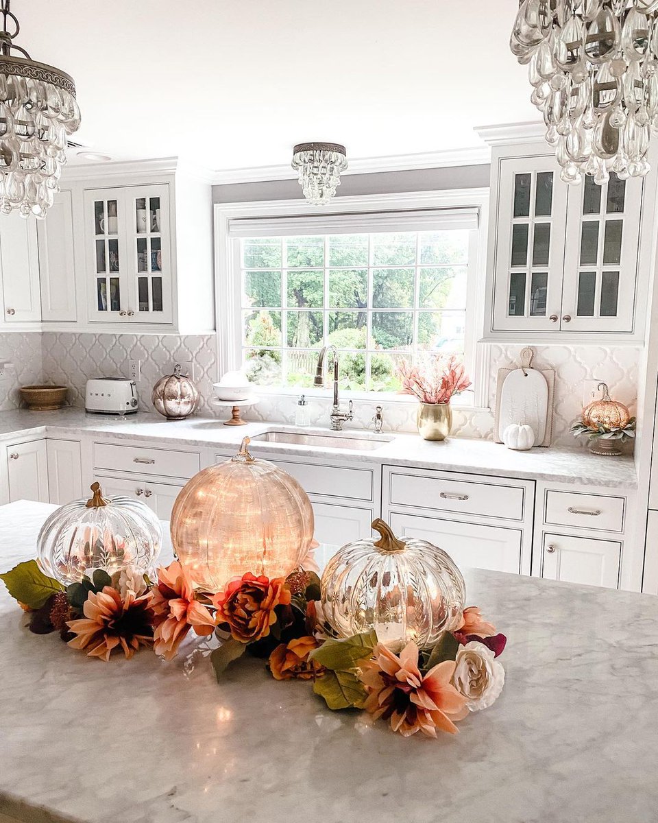 AlphaCounterTop's tweet photo. What's not to love about this kitchen?
@the_seasoned_home 
#alphacountertops #countertops #kitchenisland #worktop #kitchenworktop #worktops #pumpkins #fallkitchen #whitekitchen #therivervalley #centralarkansas #russellville #conway #thealphaexperience #doneinadaybeautifulforlife https://t.co/TeezyM6lD1