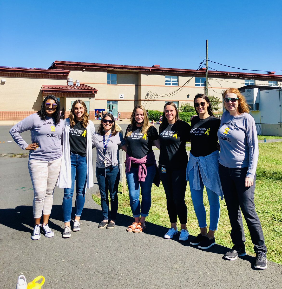HooversFirsties's tweet photo. Having the support of your coworkers means everything 💛🎗 #ONEBullRun #BRES #Zachspack @MrsGravelyBRES @MissNalamothu @happy2beaBULL https://t.co/QpAJH5IIBp