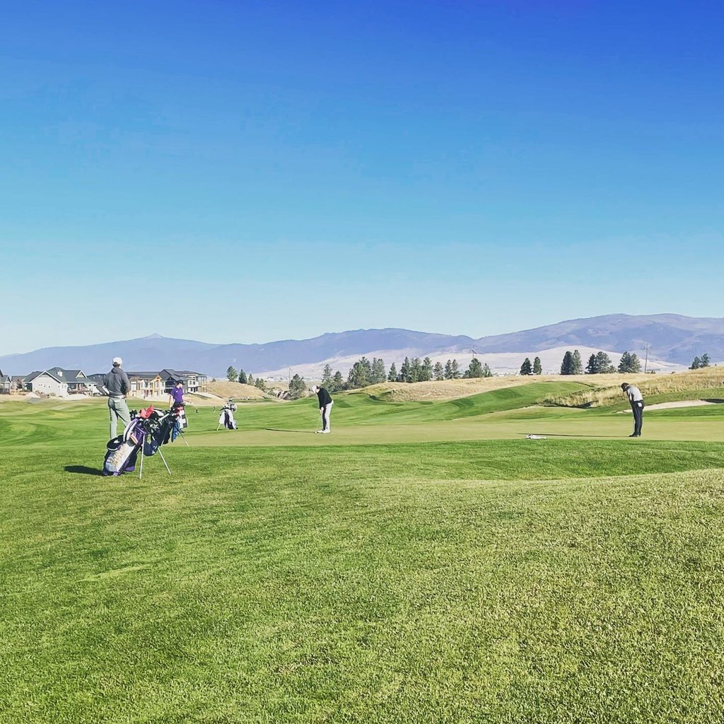 MontanaTechGolf's tweet photo. What an awesome morning to take a drive to Missoula and watch the Western AA Divisional Golf tournament! ⚒⛳️

Looking for some #FutureDiggers here at the Ranch Club! 

#RollDiggs #techgolf #AlwaysBeCruitin https://t.co/ocVJ2oK5LP
