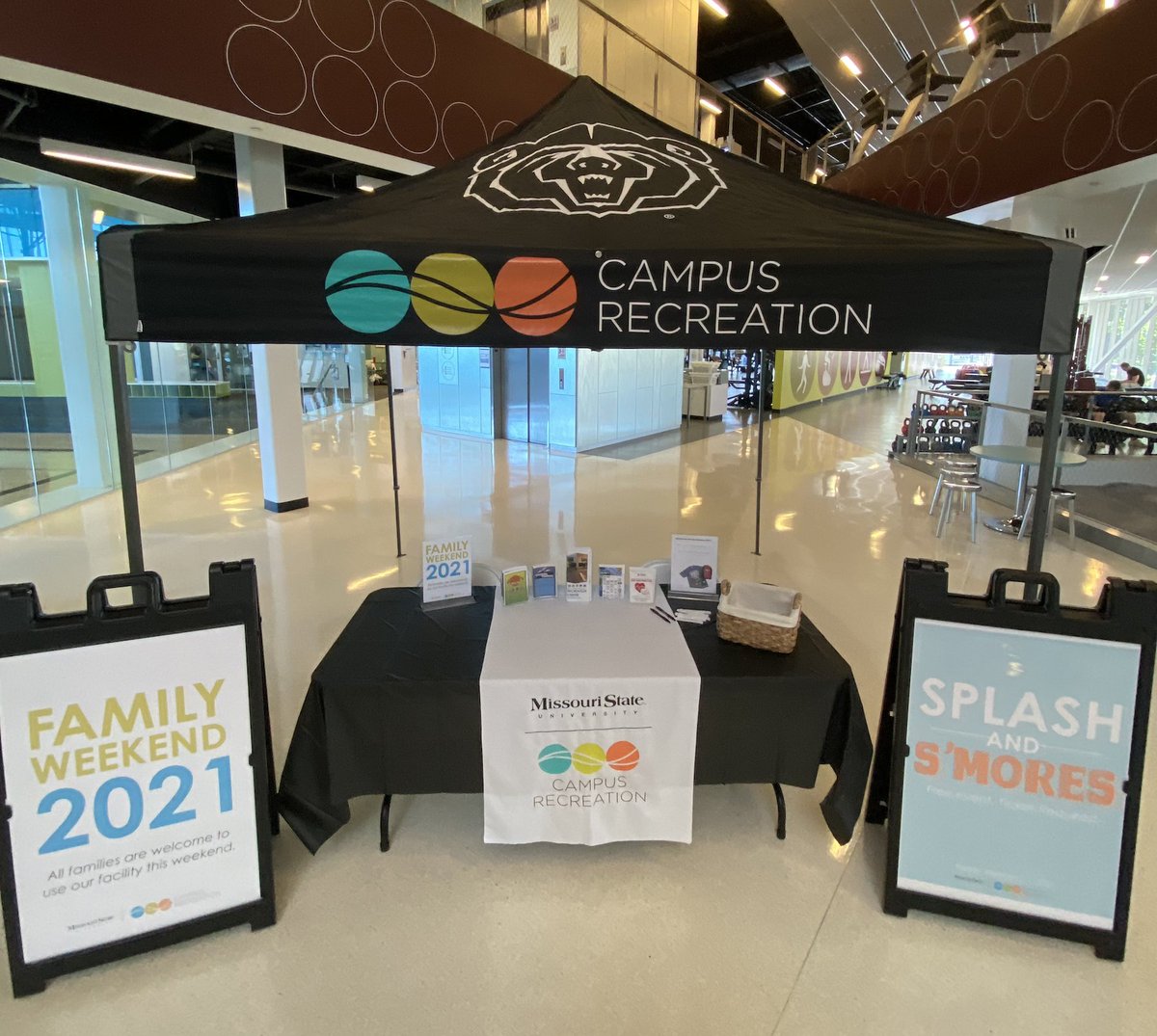 _MSUCampusRec's tweet photo. Family Weekend 2021 is in full swing here at the Foster Recreation Center!
Parents can stop by to enter their Bears into a drawing for a Campus Recreation Swag Bag.
#FamilyWeekend #MissouriState #CampusRec #FosterRecCenter #MOStateRec #RecCrew #StudentAffairs https://t.co/U9hCuRVCdY